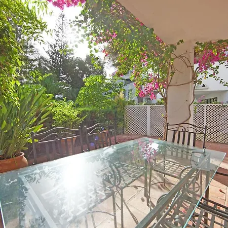 White Pearl Elviria Daire *