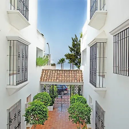 White Pearl Elviria Daire Marbella